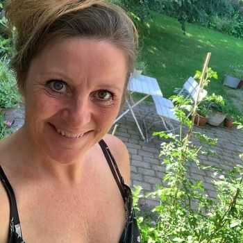 62 jarige vrouw zoekt contact voor sex met mannen in Limburg