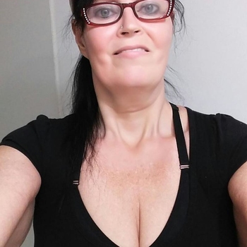 Wendolien222, 63 jarige vrouw zoekt sex in Gelderland